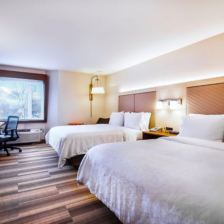 Holiday Inn Express & Suites Langley By Ihg Екстериор снимка