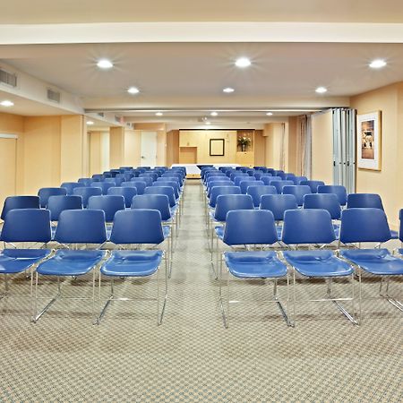 Holiday Inn Express & Suites Langley By Ihg Екстериор снимка