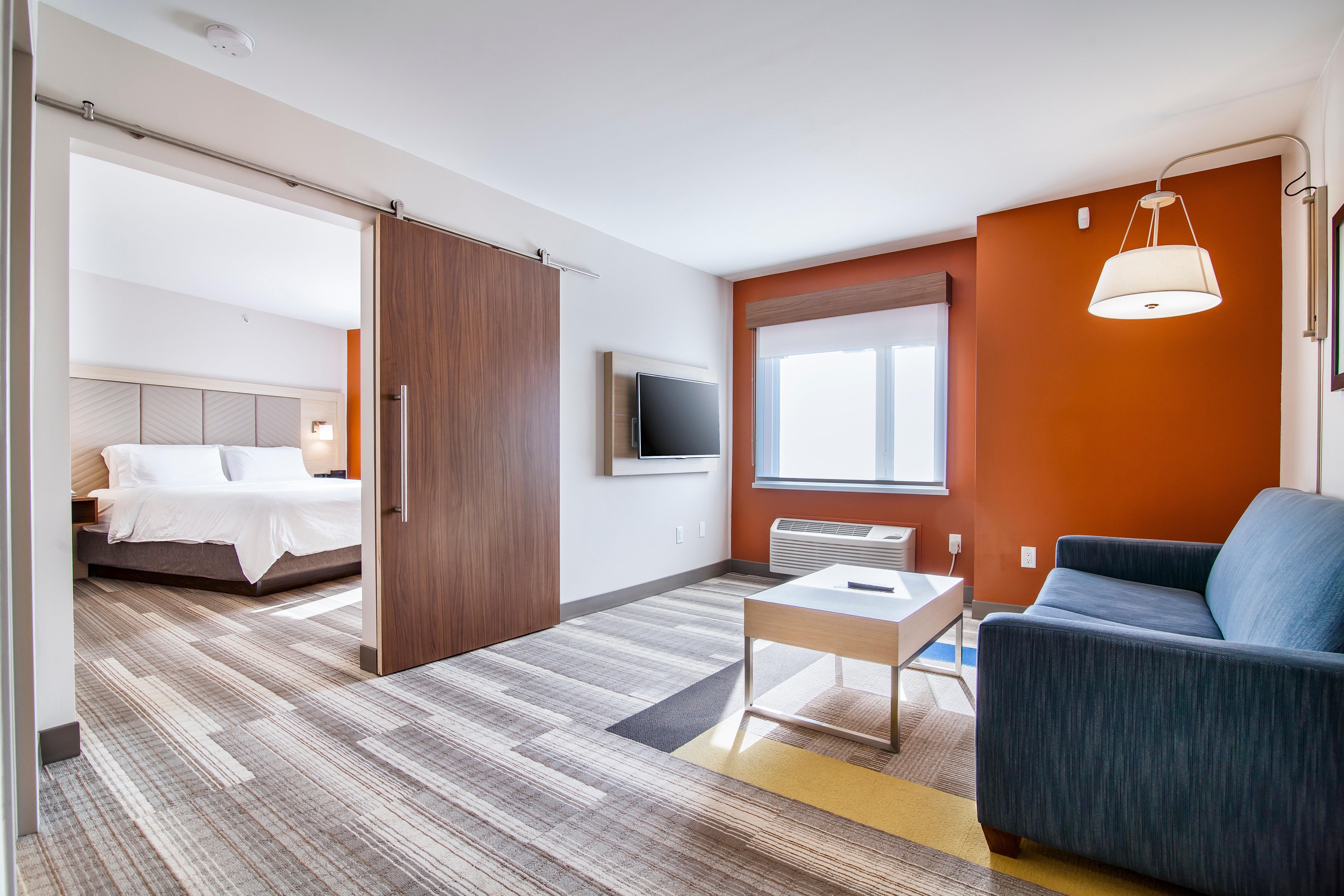 Holiday Inn Express & Suites Langley By Ihg Екстериор снимка