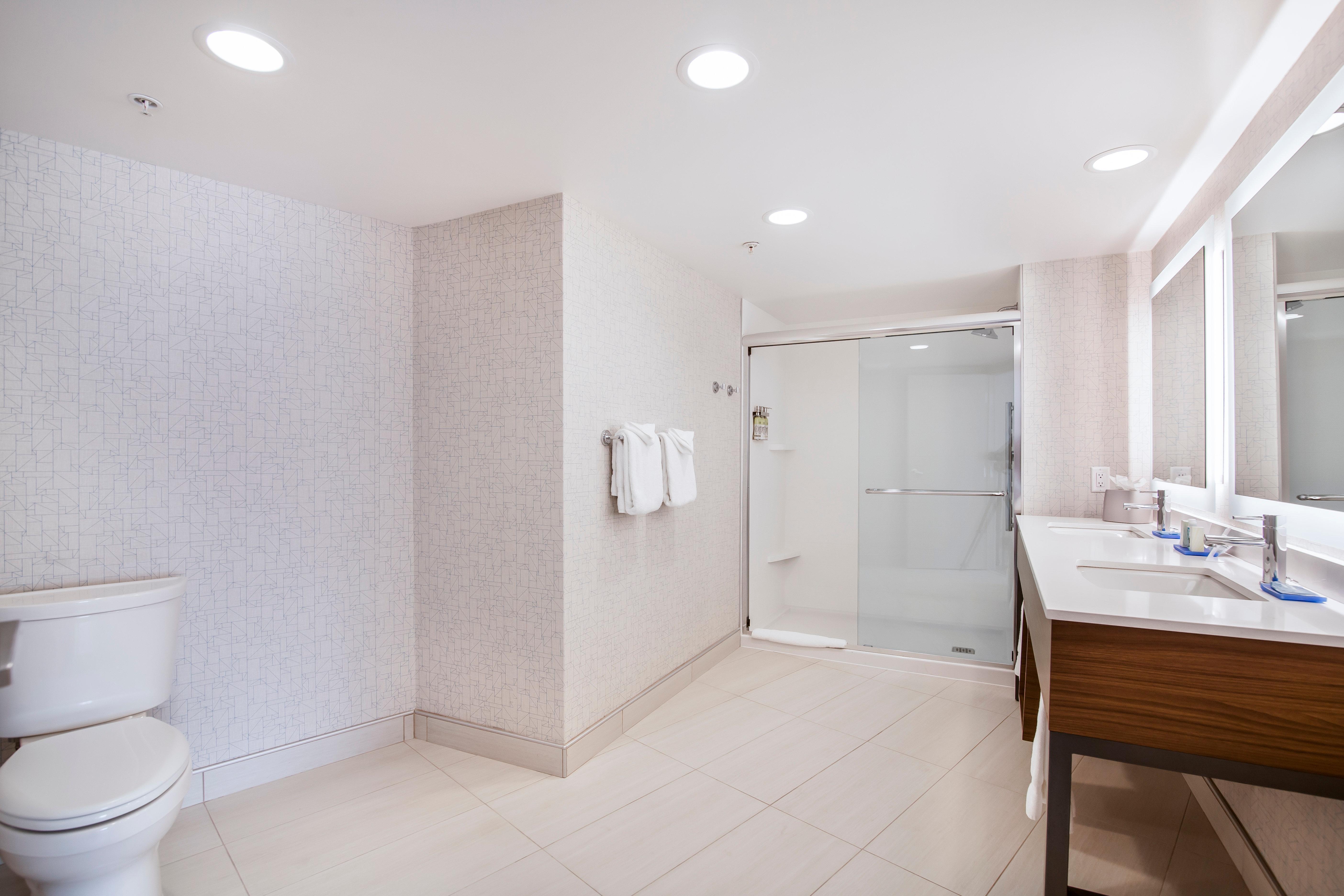 Holiday Inn Express & Suites Langley By Ihg Екстериор снимка
