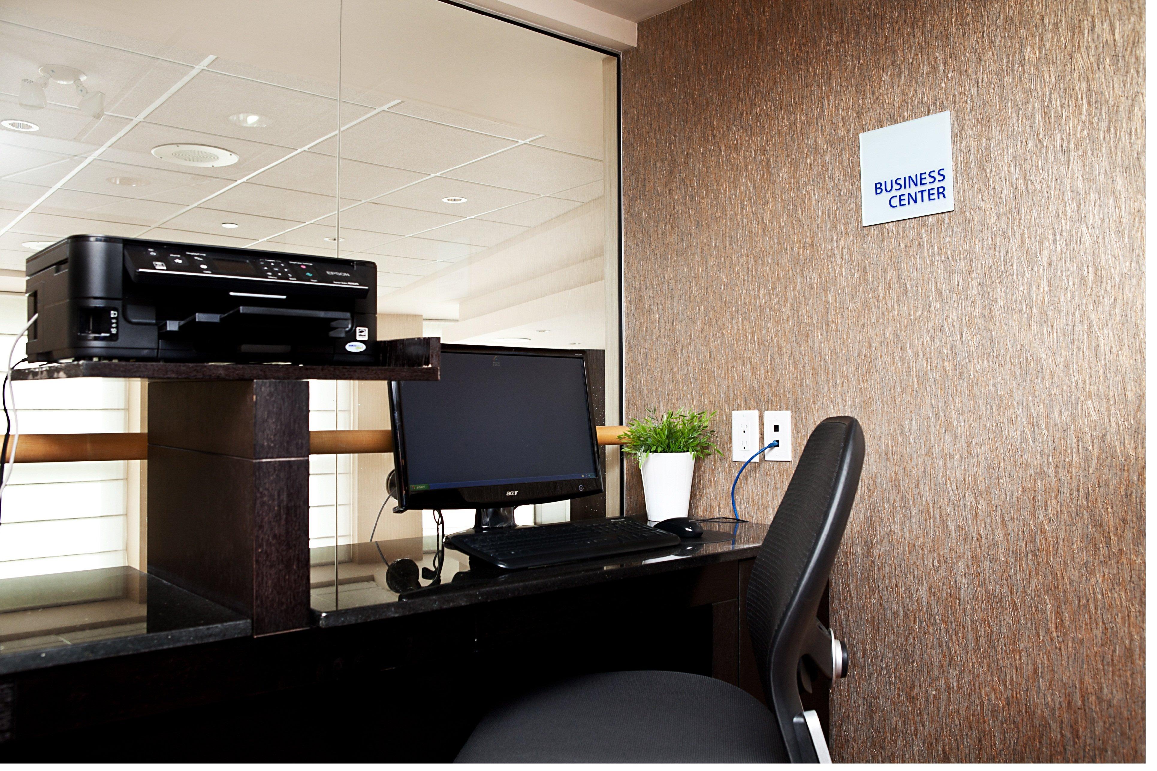 Holiday Inn Express & Suites Langley By Ihg Екстериор снимка