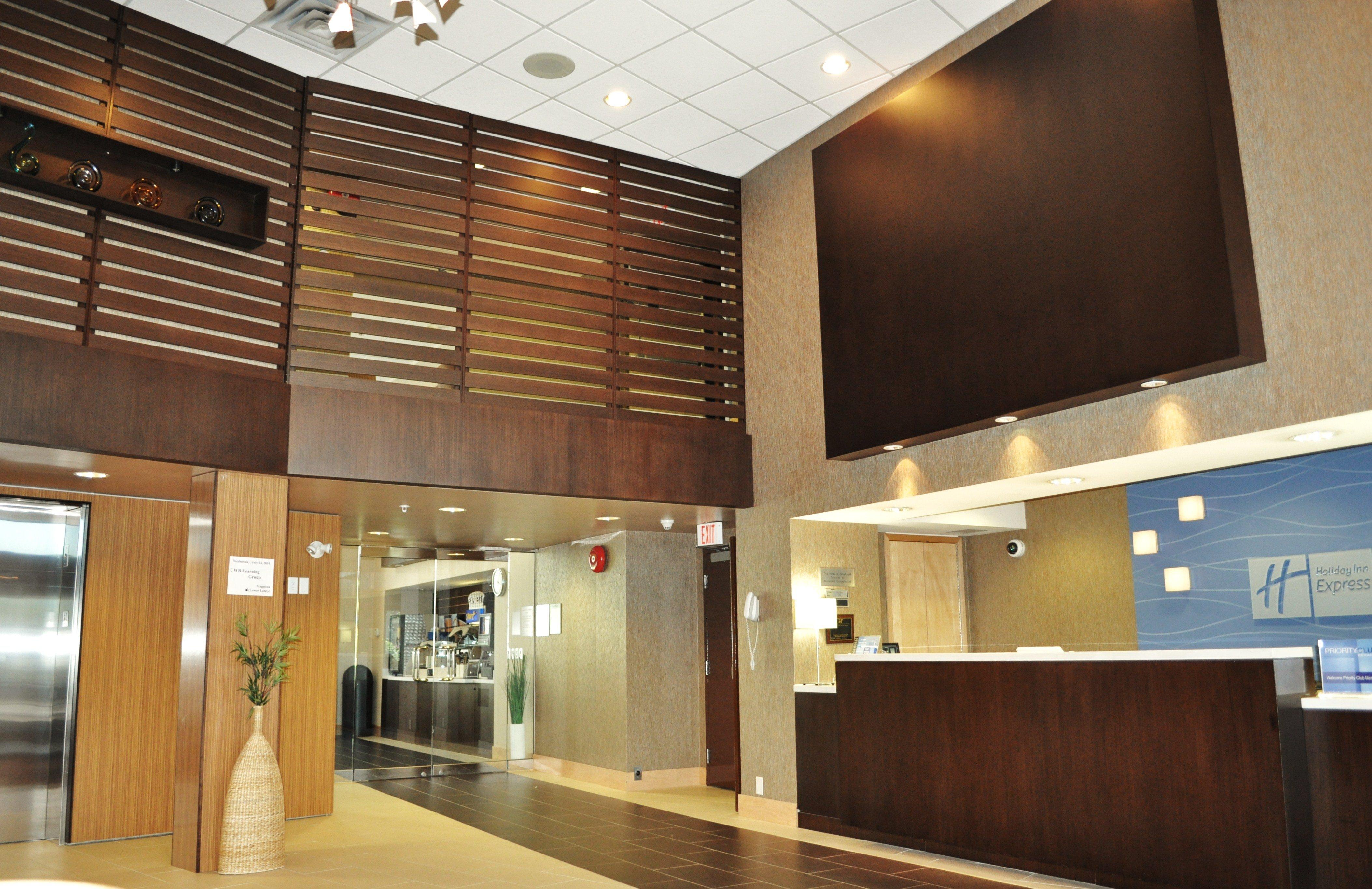 Holiday Inn Express & Suites Langley By Ihg Екстериор снимка