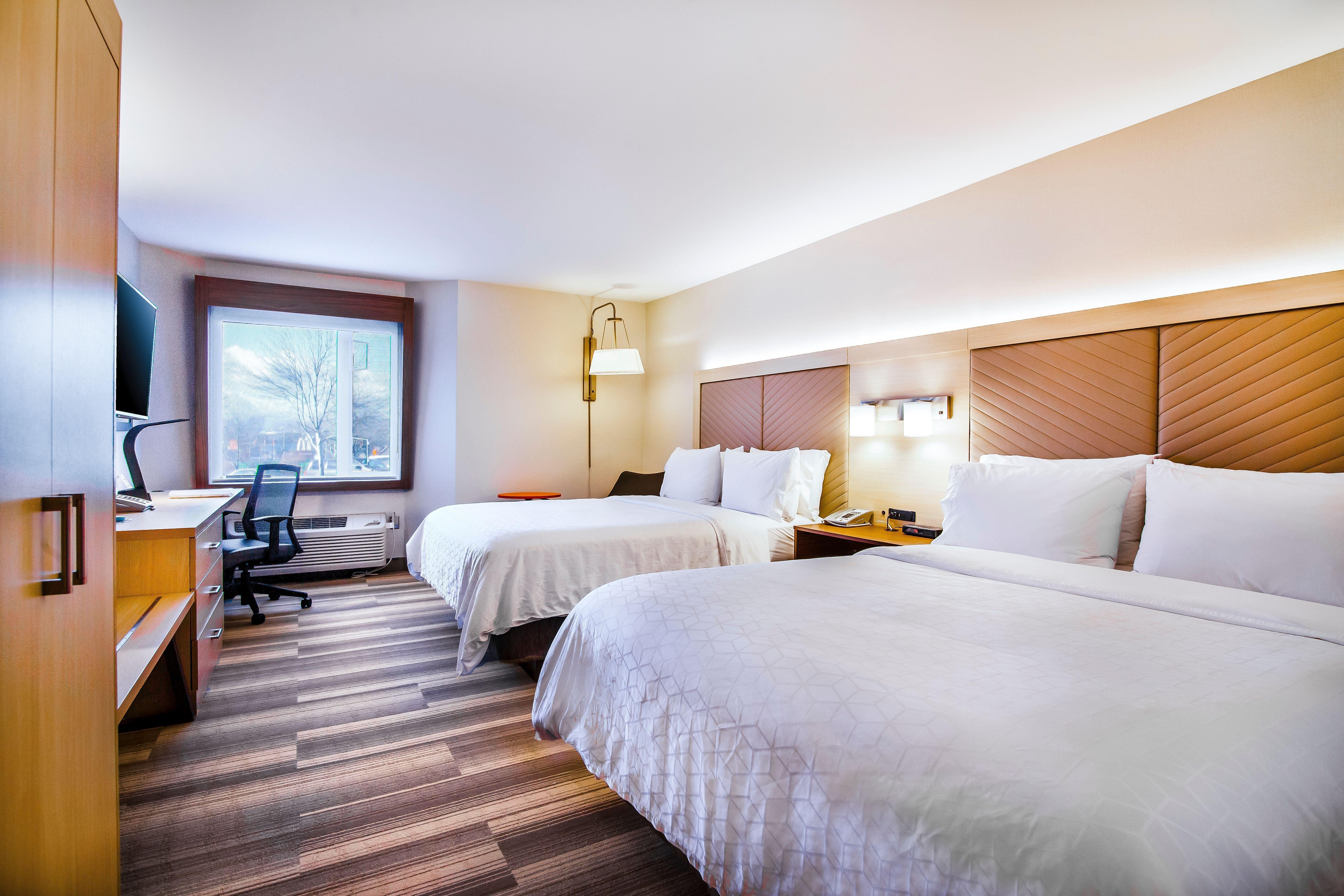 Holiday Inn Express & Suites Langley By Ihg Екстериор снимка