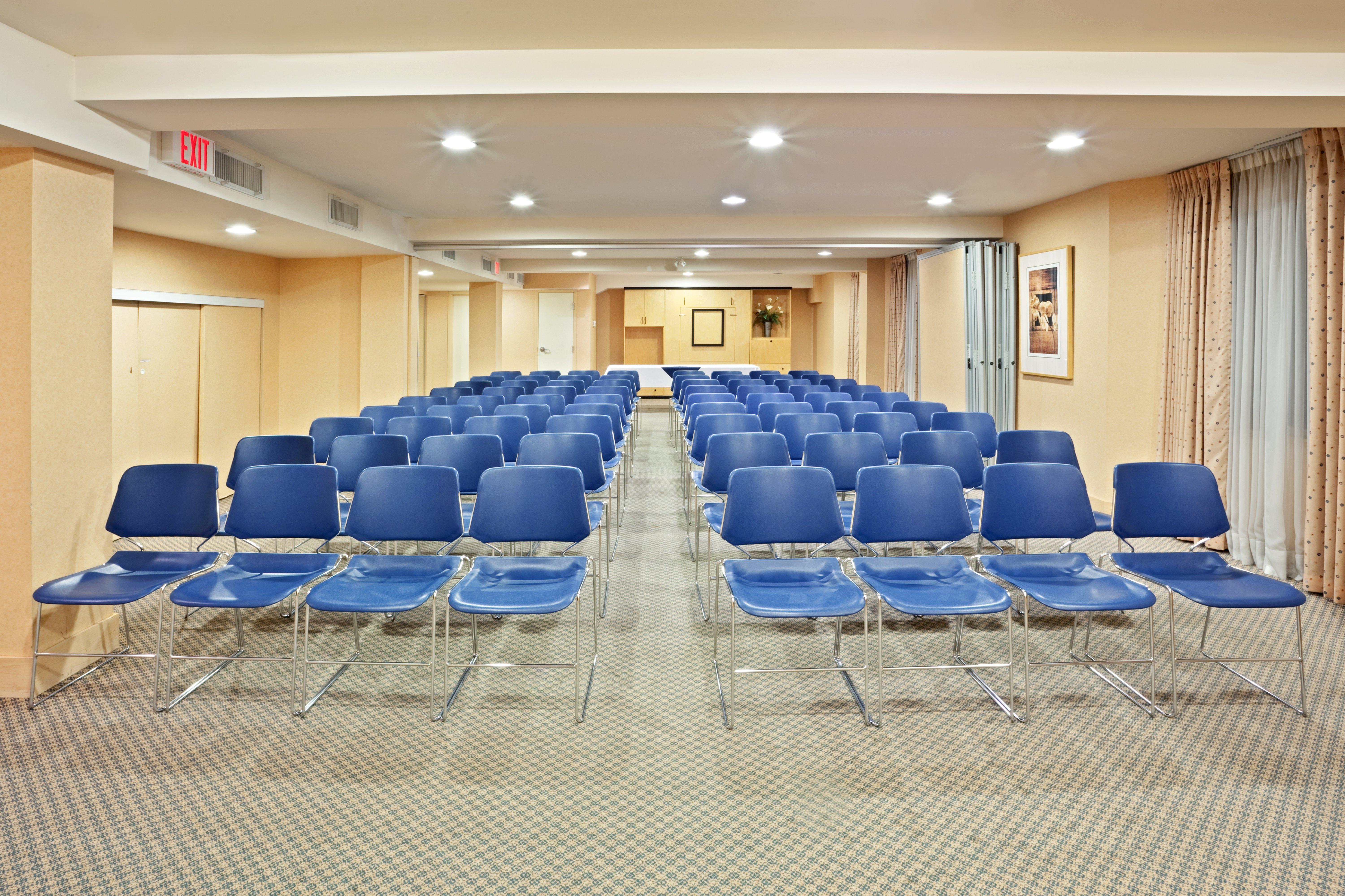 Holiday Inn Express & Suites Langley By Ihg Екстериор снимка