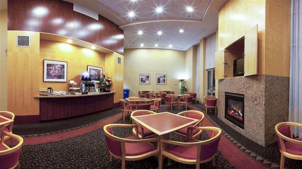 Holiday Inn Express & Suites Langley By Ihg Екстериор снимка